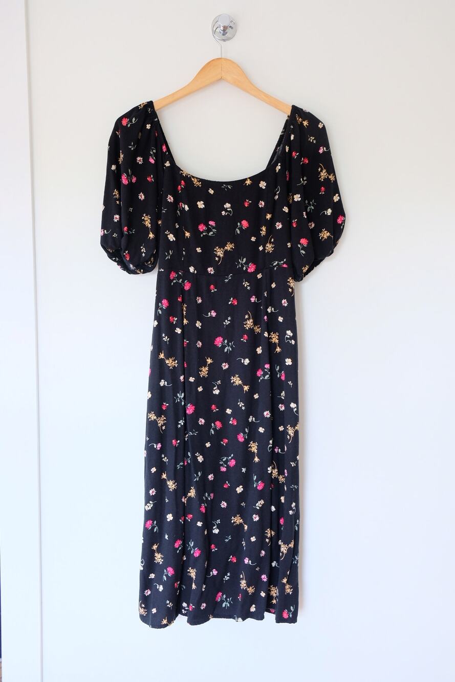 Cottagecore Whimsygoth Old Navy Black Floral Puff Sleeve Midi Dress — Sz M